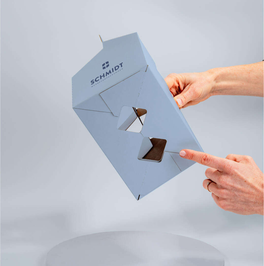 6er Flaschenträger aus Pappe für 0,5 Liter Euro Flaschen mit klappbarem Griff & Pinolenausstanzung, individuell bedruckt